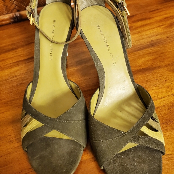 Sandals - Picture 1 of 3